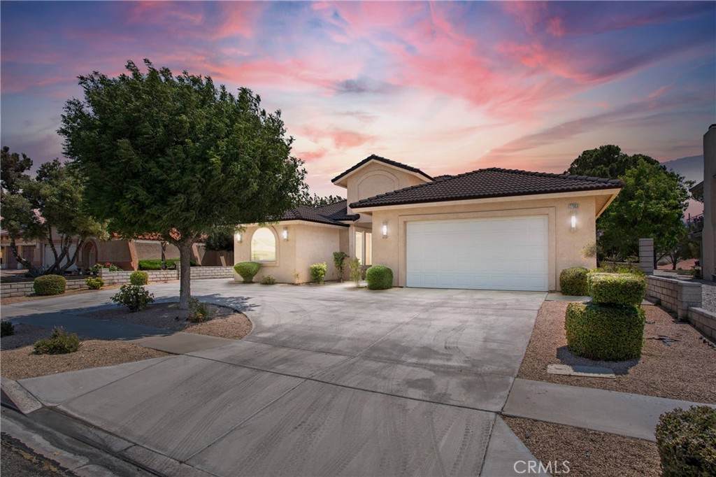 27333 Lakeview Drive - Photo 1