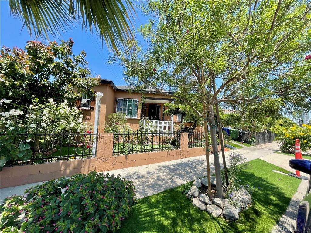 2609 Hyde Park Boulevard - Photo 1