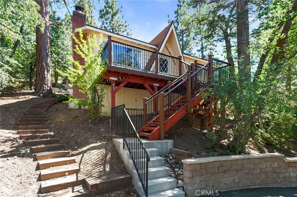 865 Villa Grove Avenue - Photo 1