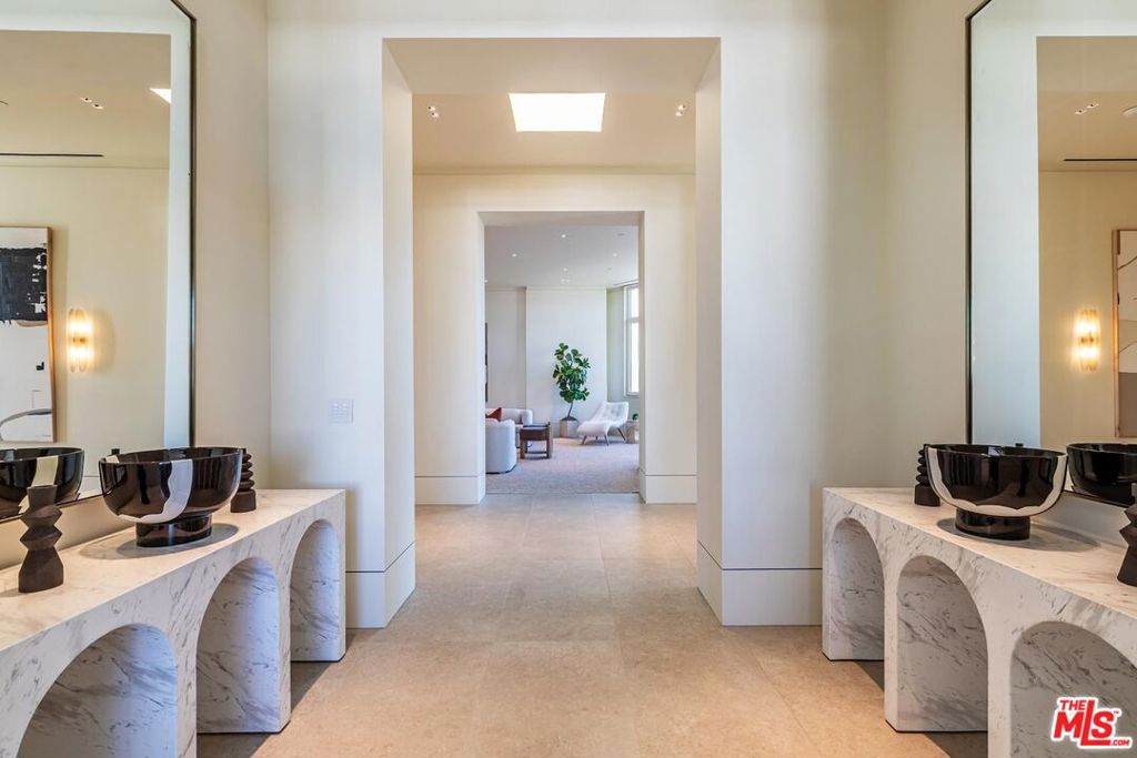 455 Palm Drive - Photo 1