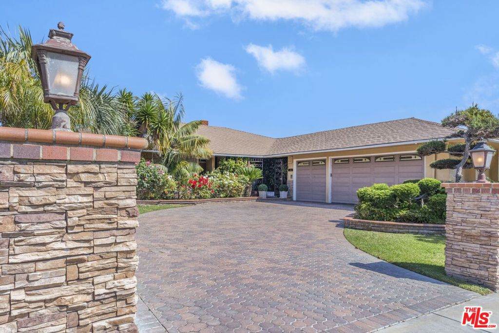 6116 Wooster Avenue - Photo 1