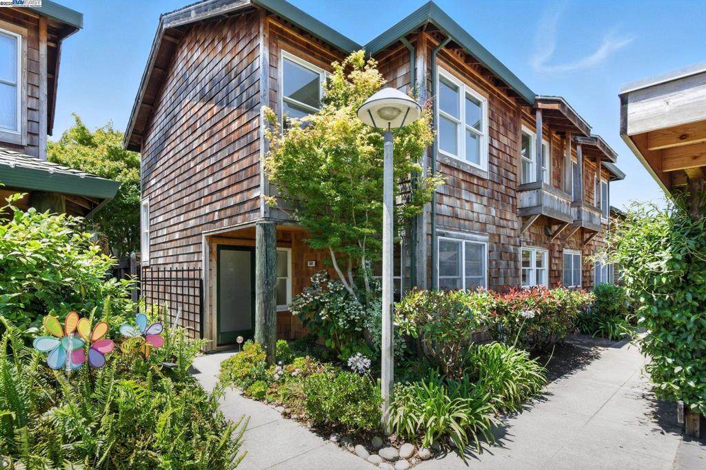 560 Centre Ct - Photo 1