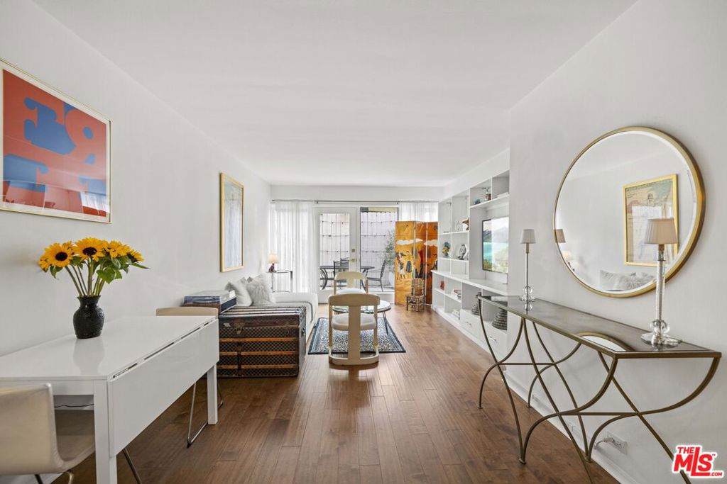 1400 Hayworth Avenue - Photo 1