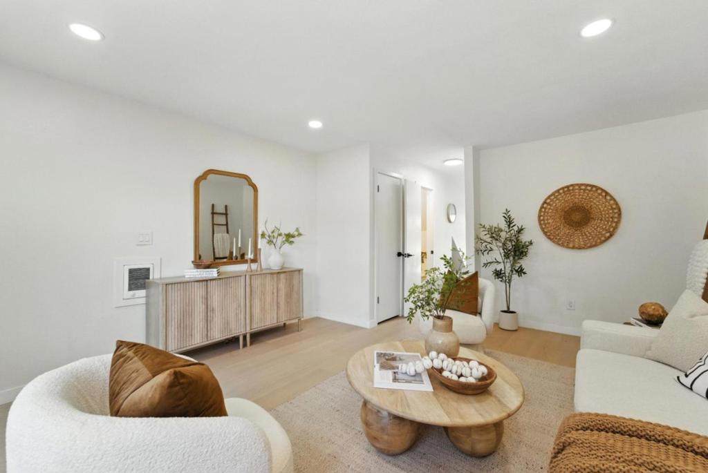 2180 Luz Avenue - Photo 1