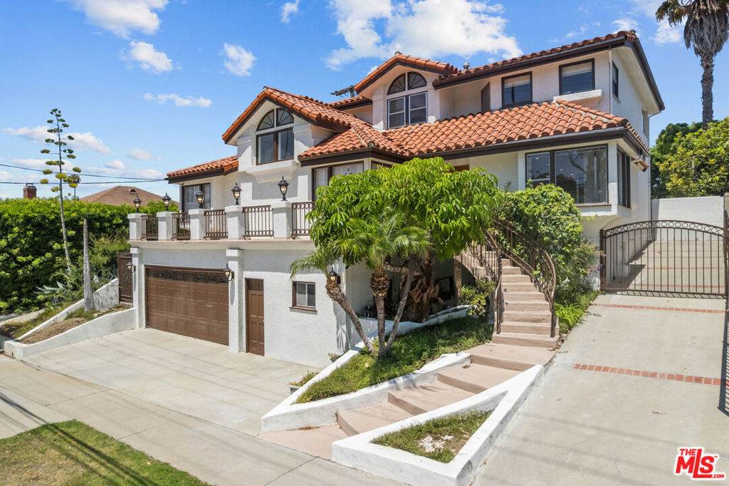 5317 Angeles Vista Boulevard - Photo 1