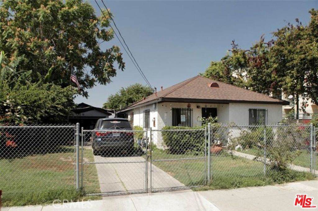 905 Hickory Avenue - Photo 1