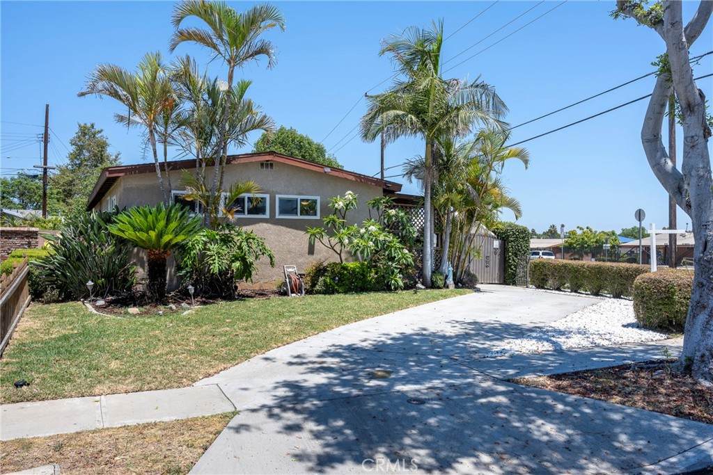 10541 Mills Avenue - Photo 1