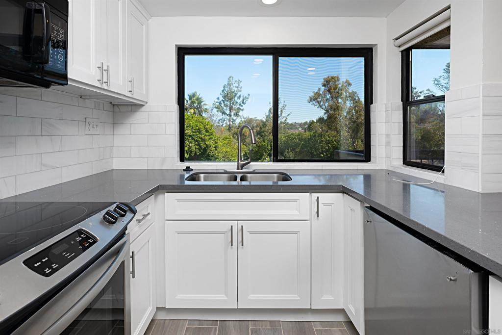 5125 Fontaine Street - Photo 1
