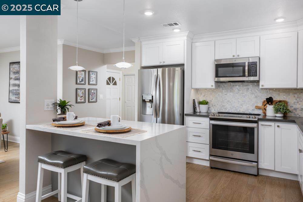 2501 Pine Knoll Dr - Photo 1