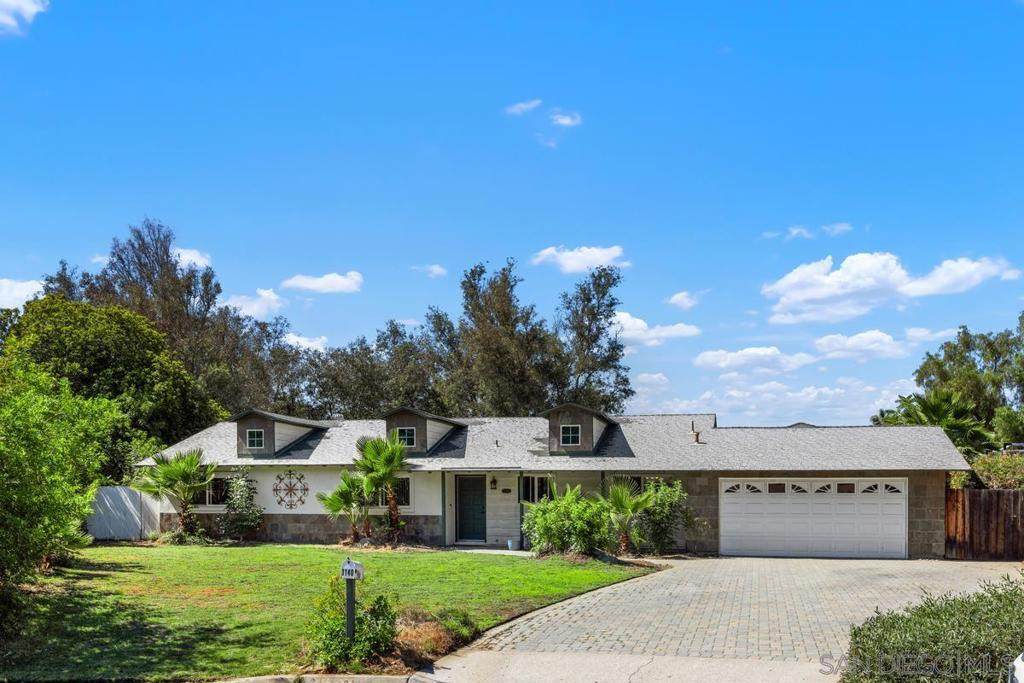 1140 Cloverleaf Dr - Photo 1