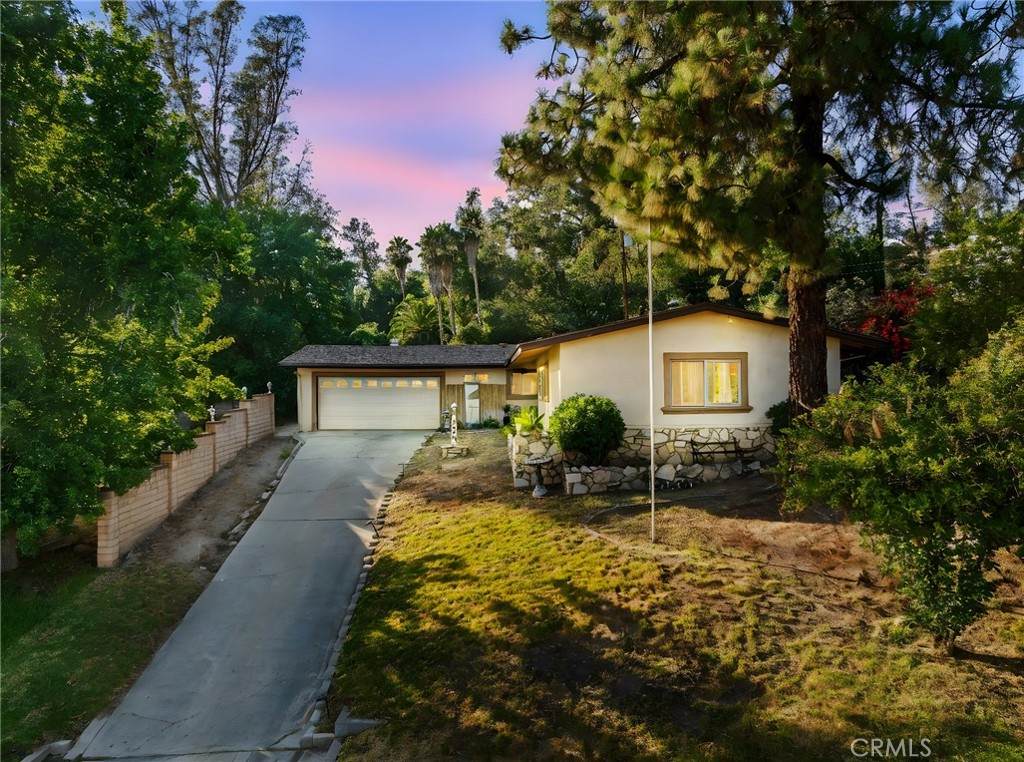 1850 Belmont Court - Photo 1