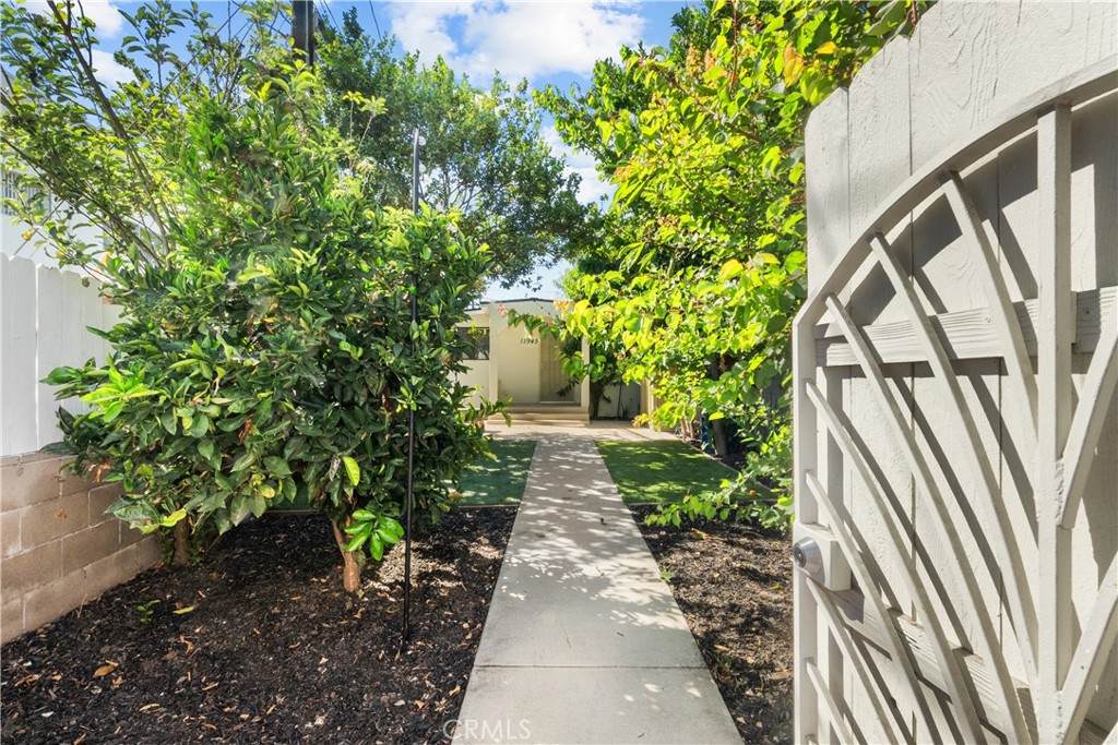 11945 Jefferson Boulevard - Photo 1