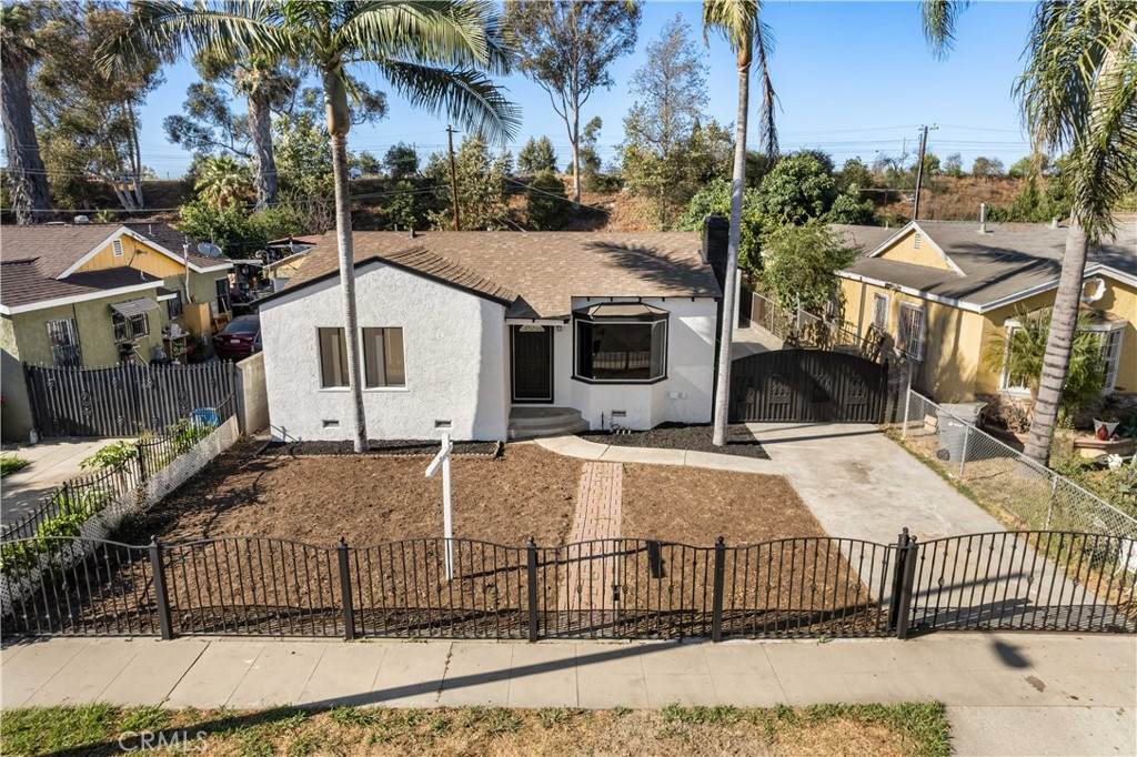 3915 Louise Street - Photo 1