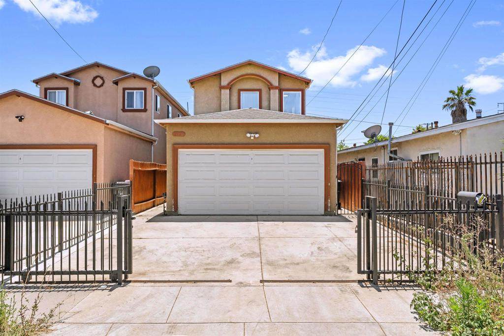 2418 Lincoln St - Photo 1