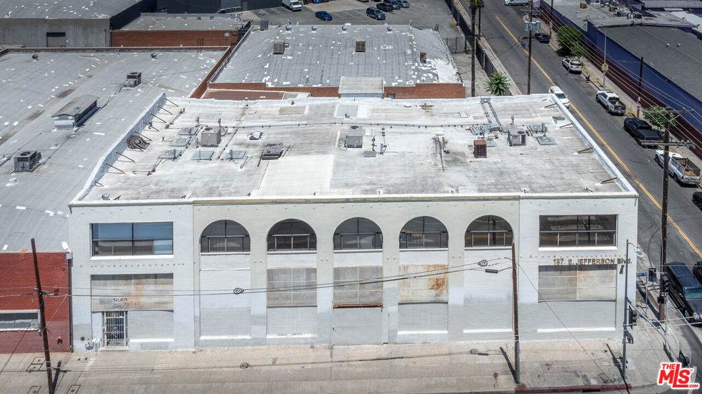 197 Jefferson Boulevard - Photo 1