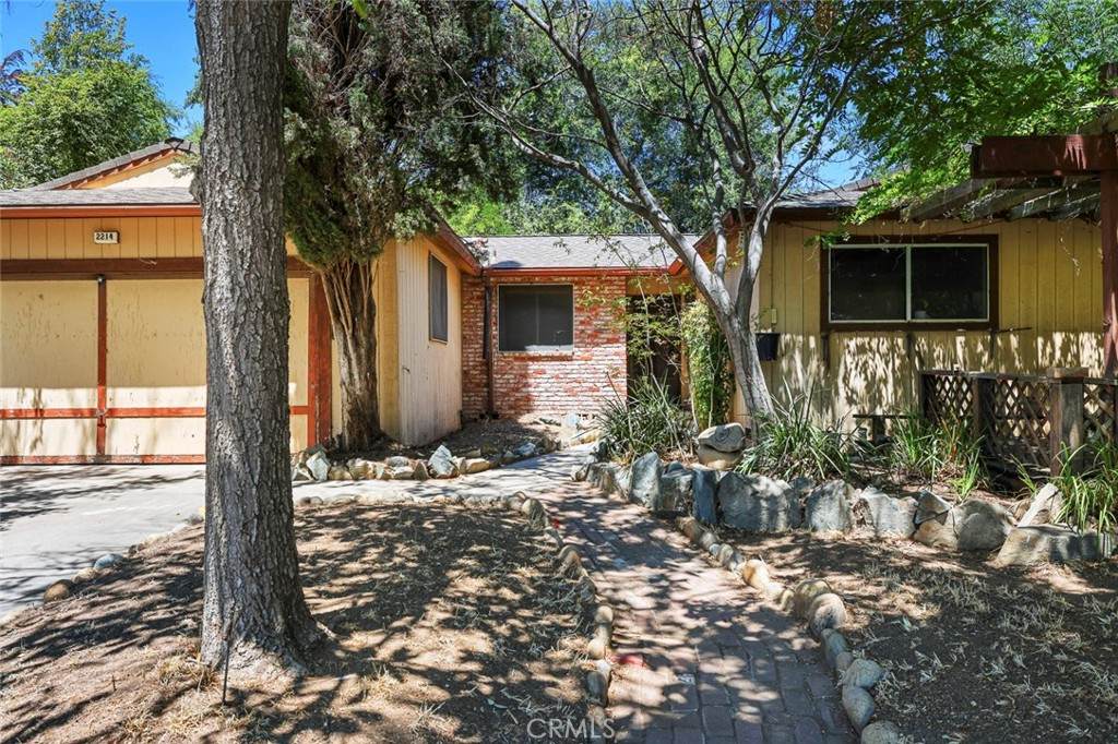 2214 Fordham Avenue - Photo 1