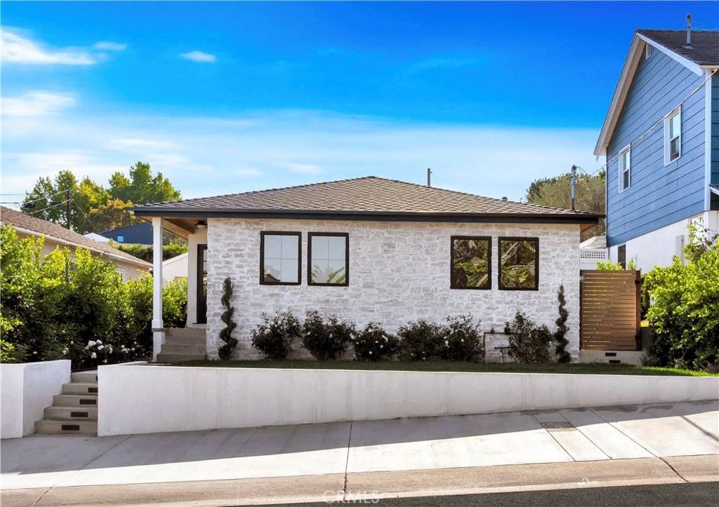 2605 Poinsettia Avenue - Photo 1