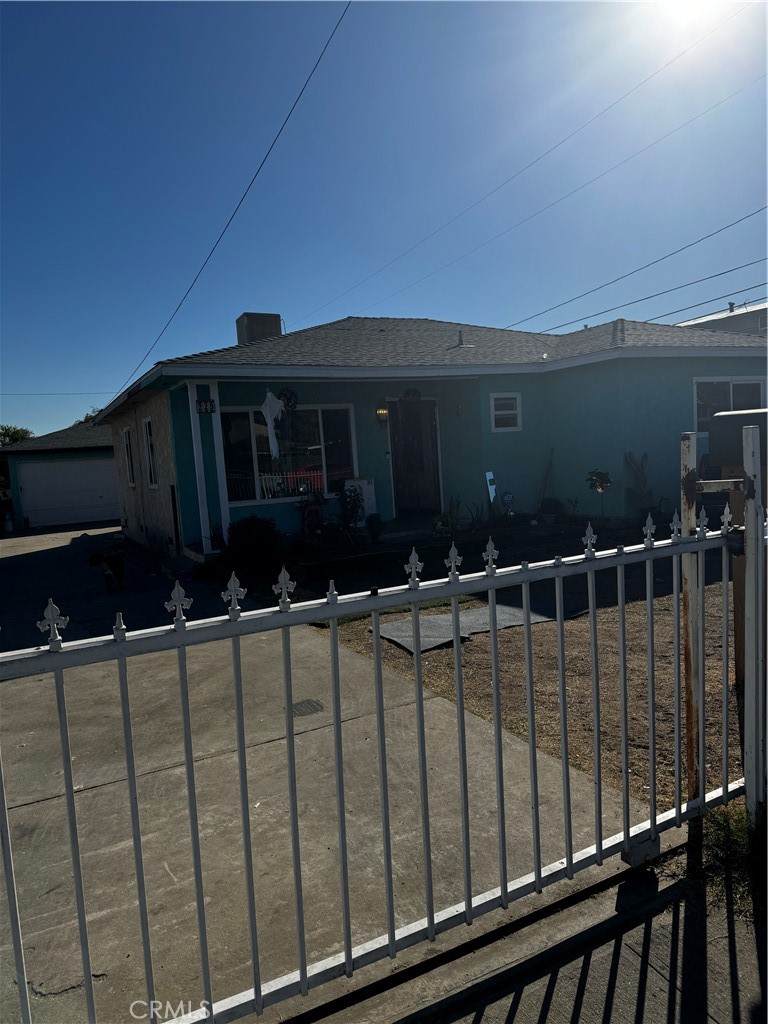 229 25th Street - Photo 1
