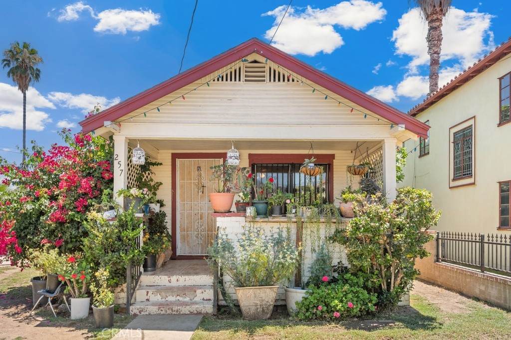 257 25th Street - Photo 1
