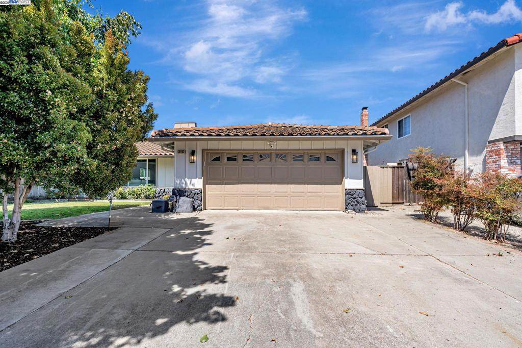 30703 Wainwright Ct - Photo 1