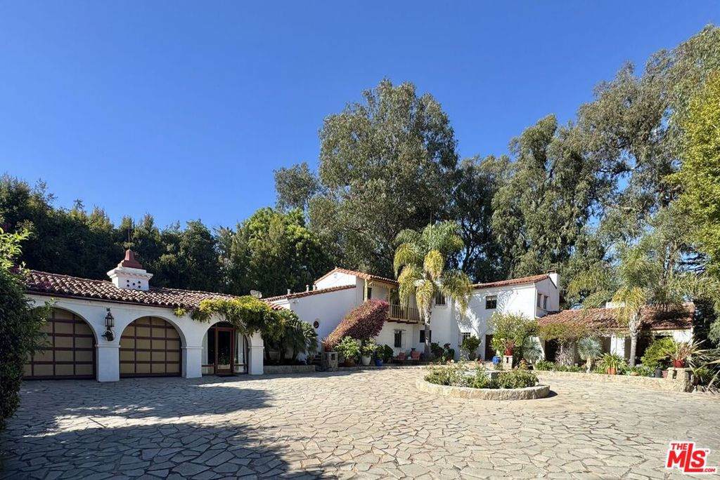 334 Carmelina Avenue - Photo 1