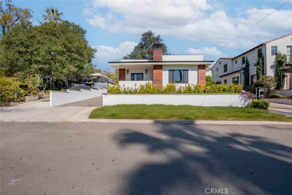 421 Mariposa Avenue - Photo 1