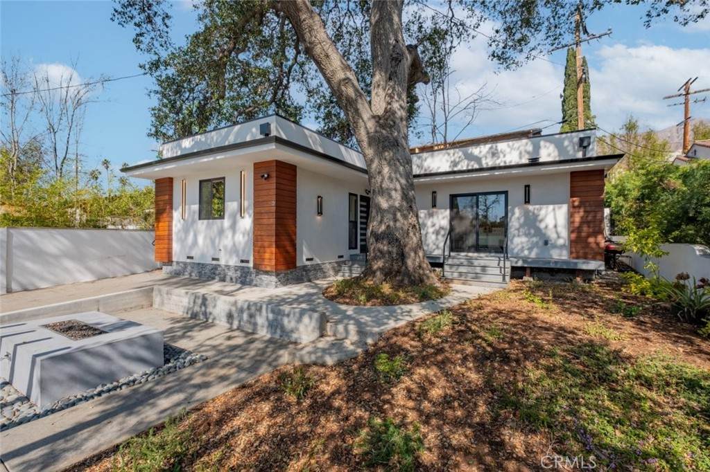 421 Mariposa Avenue - Photo 1