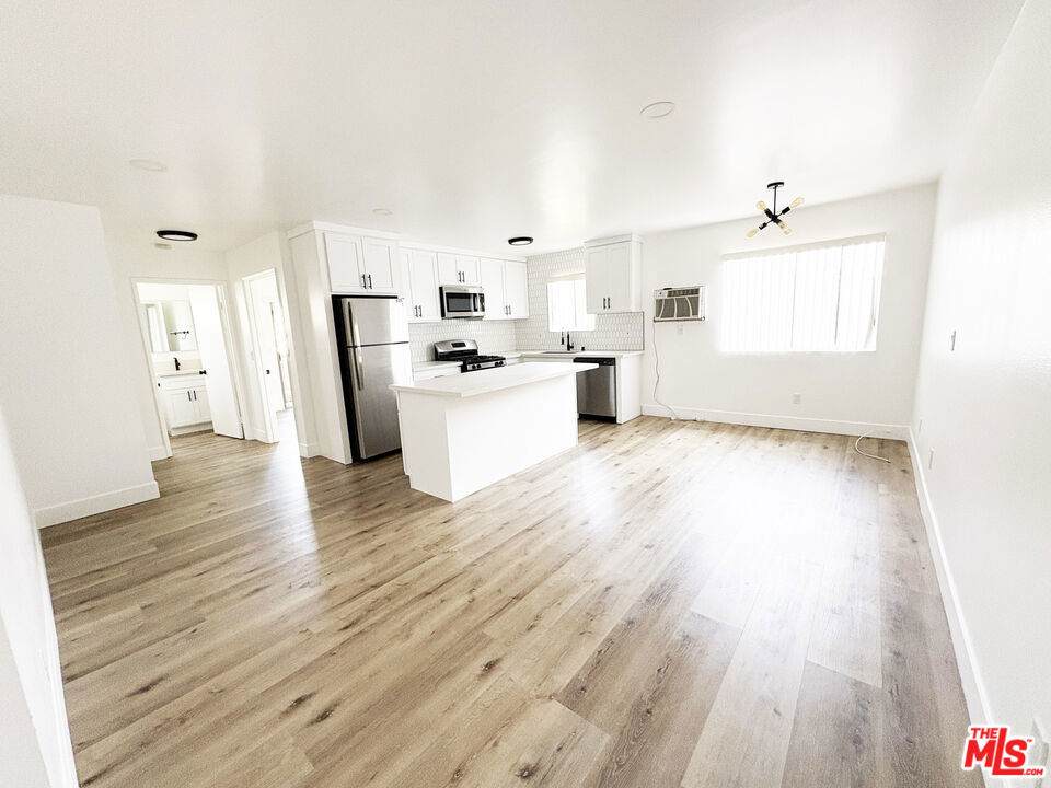 5440 Carlton Way - Photo 1