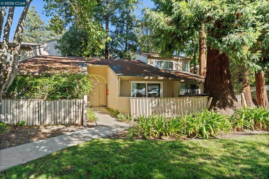 2708 Oak Rd - Photo 1