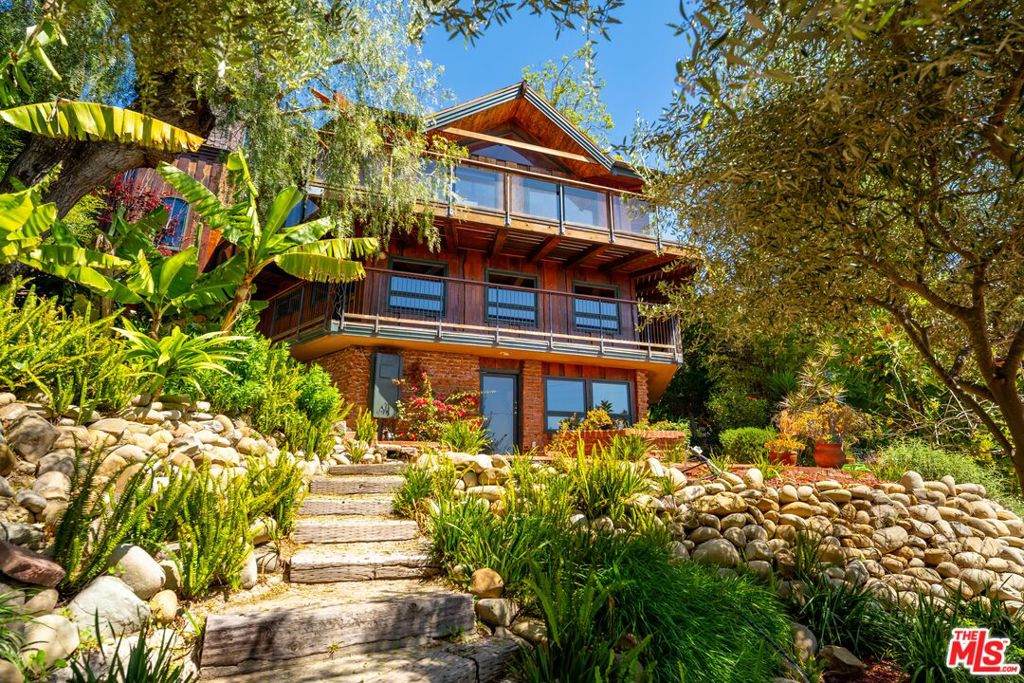 440 Mariposa Drive - Photo 1