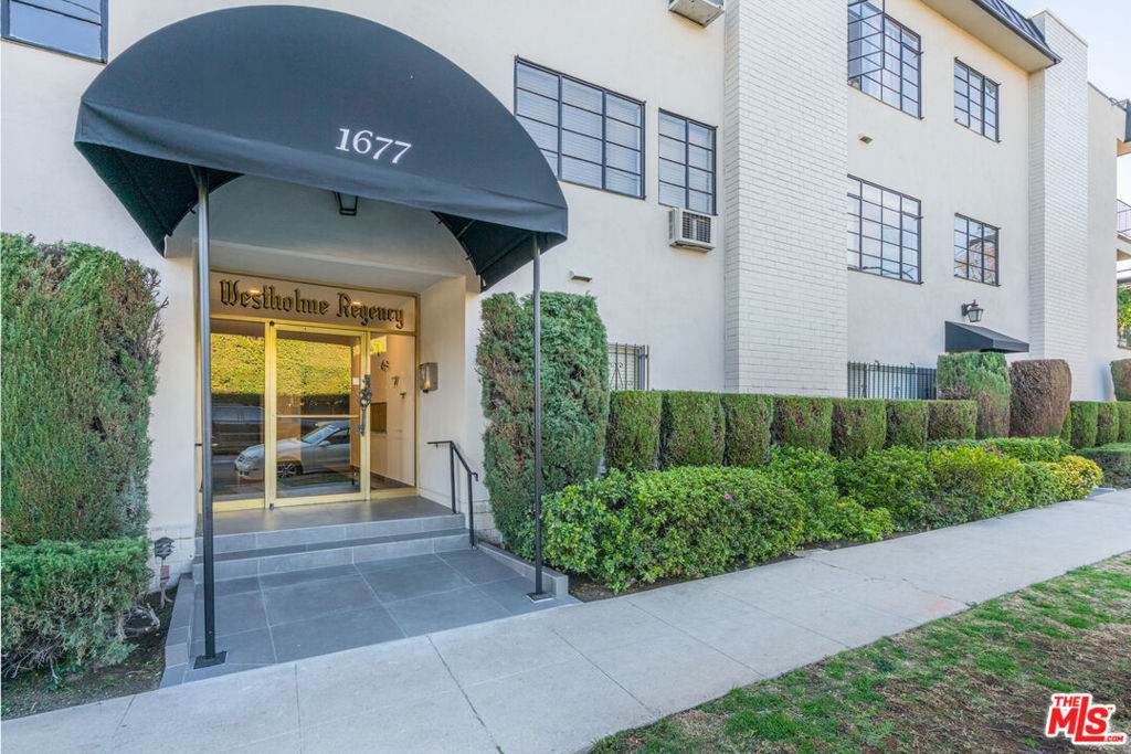 1677 Westholme Avenue - Photo 1