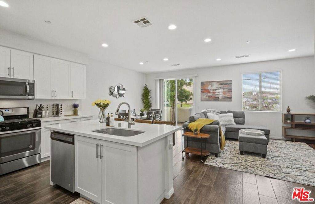 4720 Washington Avenue - Photo 1