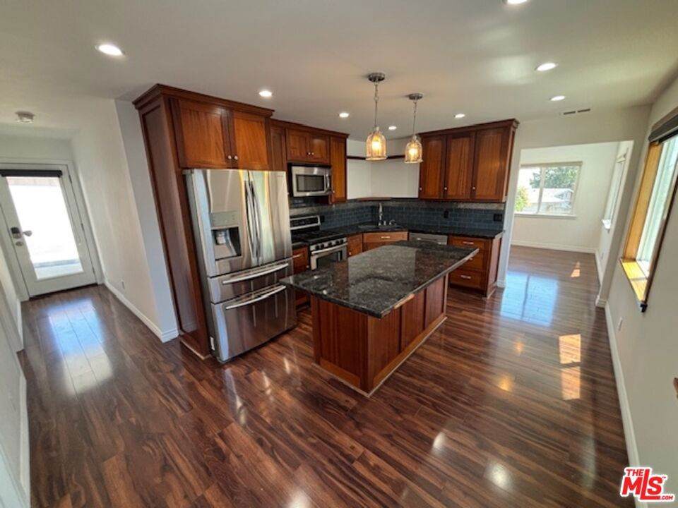 https://bt-photos.global.ssl.fastly.net/socal/orig_boomver_1_374976983-2.jpg