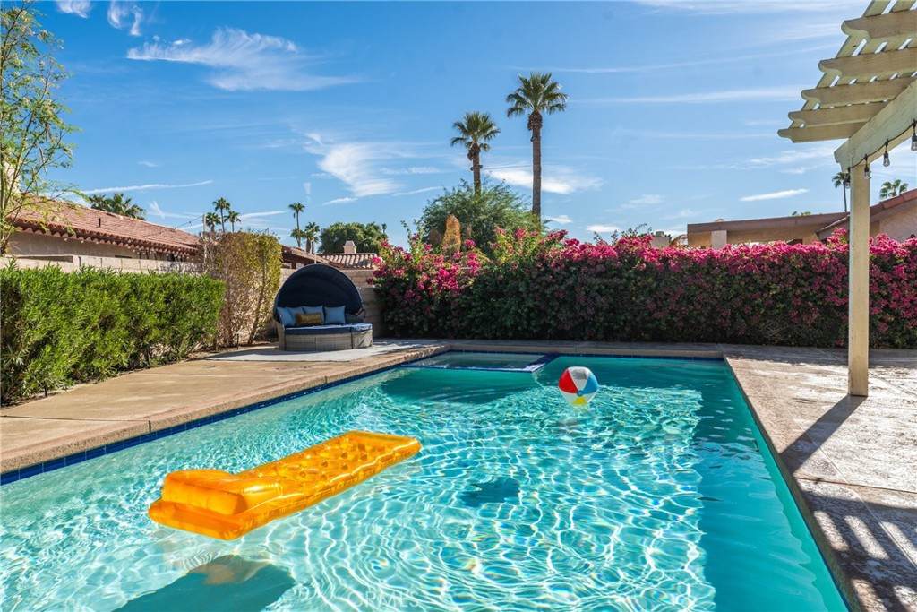 https://bt-photos.global.ssl.fastly.net/socal/orig_boomver_1_374987173-2.jpg