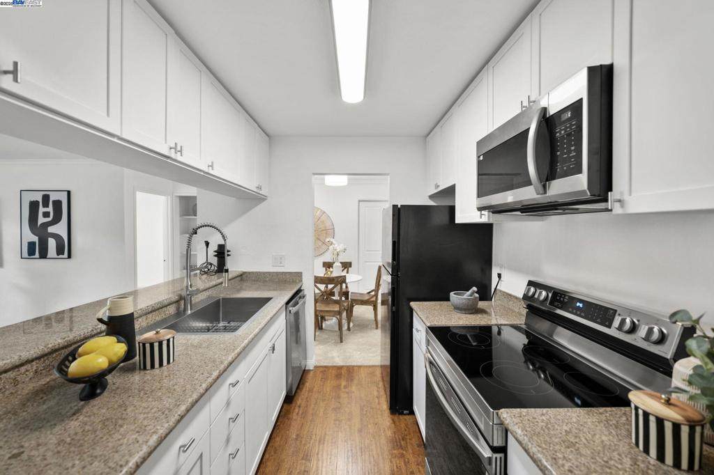 1085 Murrieta Blvd - Photo 1