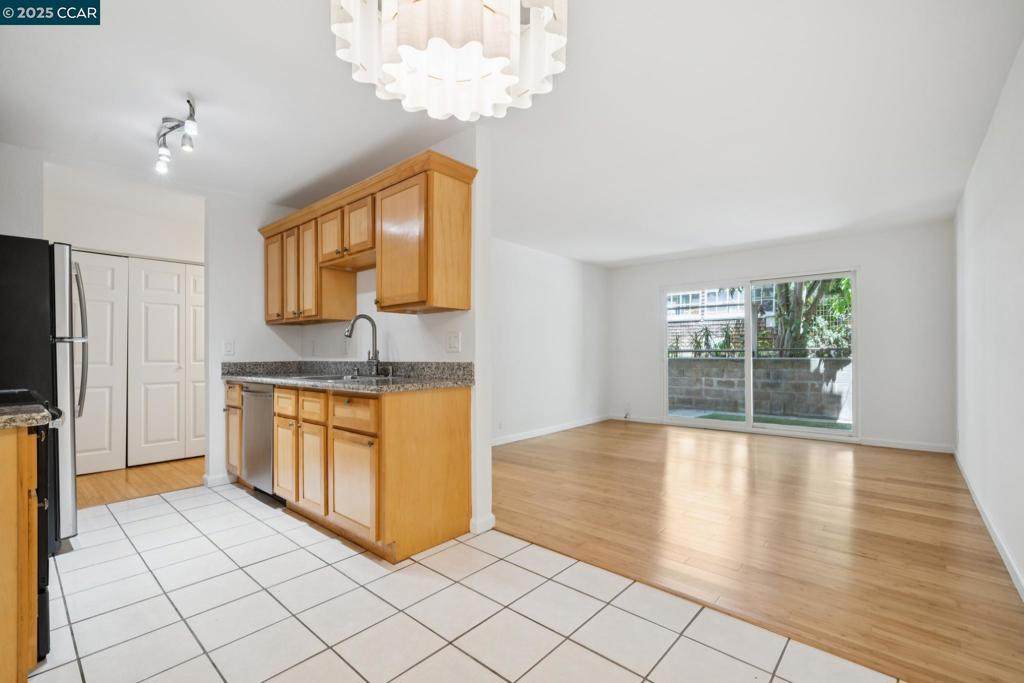 150 Pearl St - Photo 1