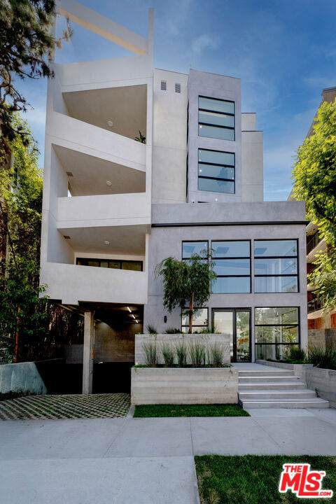 1361 Kelton Avenue - Photo 1