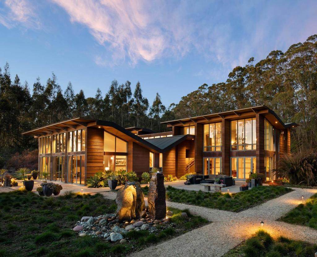 2050 Green Oaks Way - Photo 1