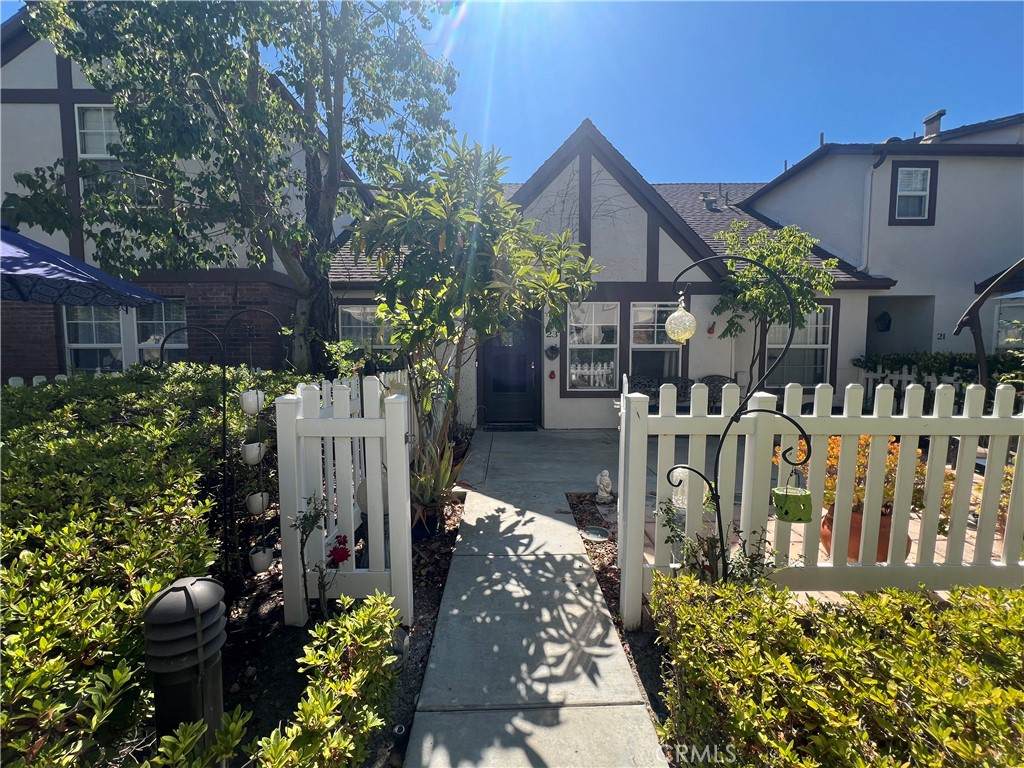 23 Three Vines Court - Photo 1