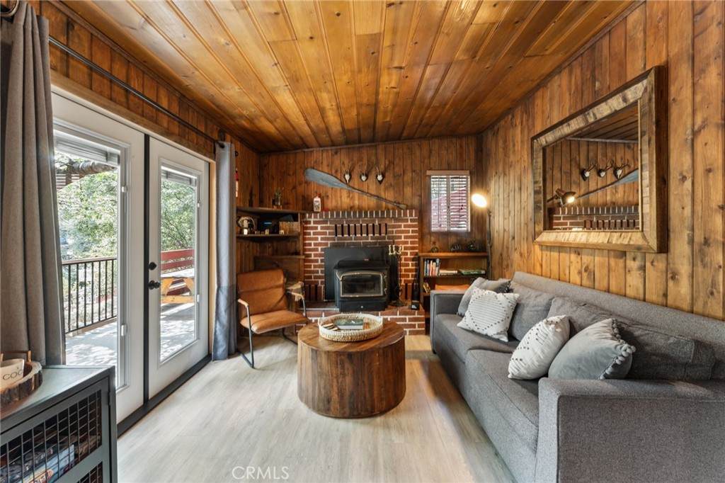 746 Villa Grove Avenue - Photo 1