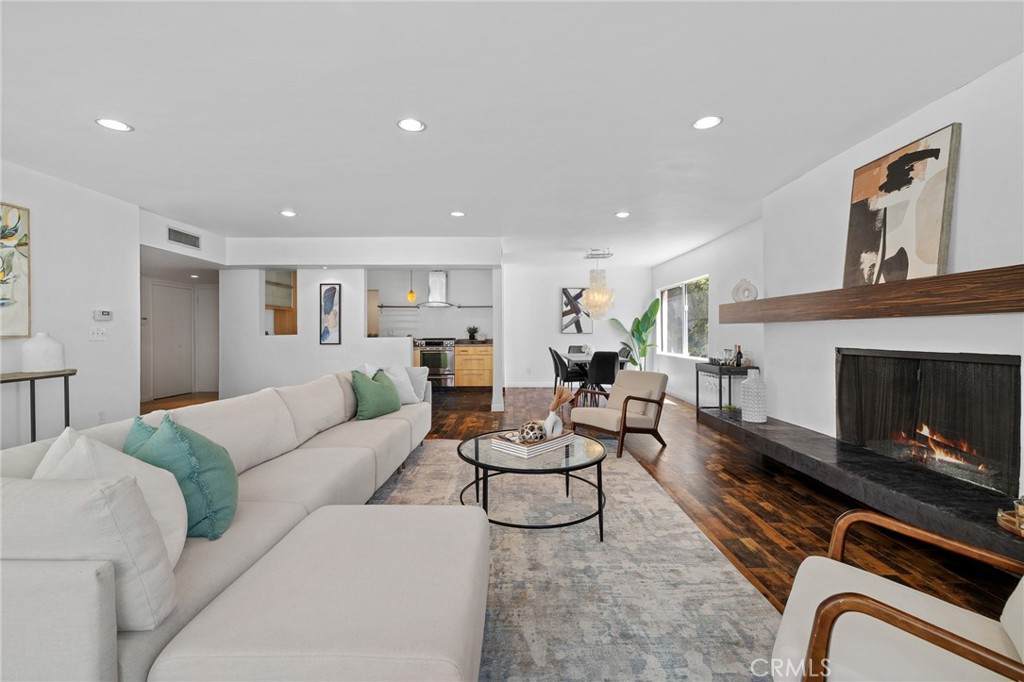 5339 Newcastle Avenue - Photo 1