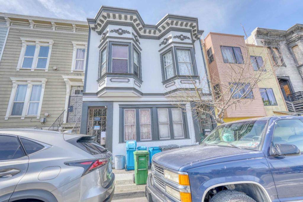 1887 Oakdale Avenue - Photo 1