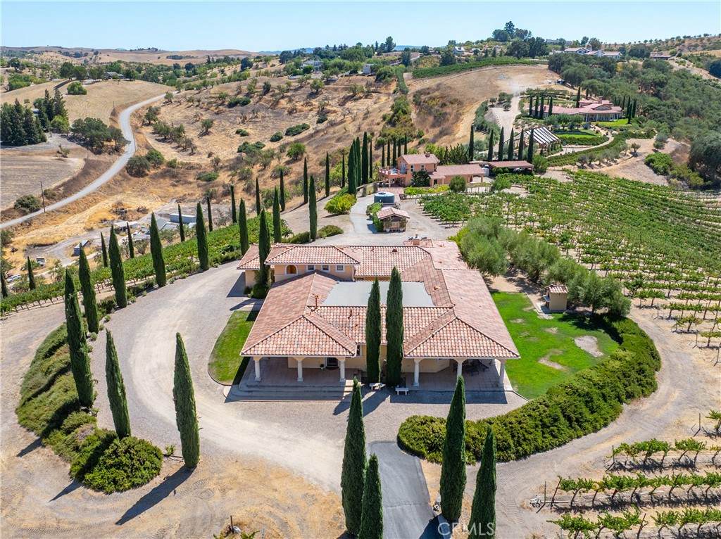 725 Spring Creek Way - Photo 1