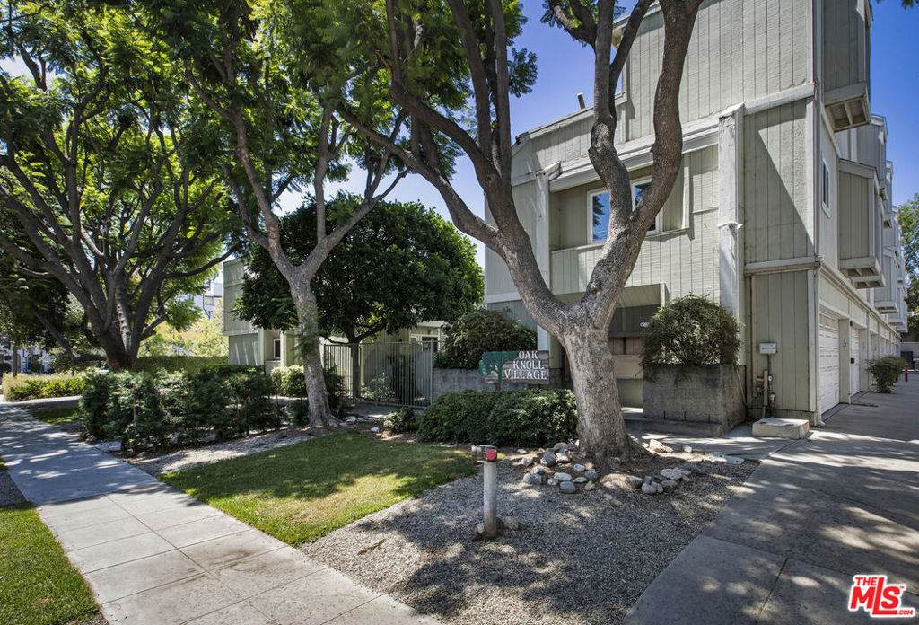 137 Oak Knoll Avenue - Photo 1