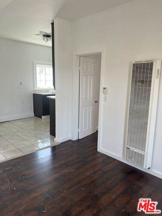 524 524 1/2 Vernon Avenue - Photo 1