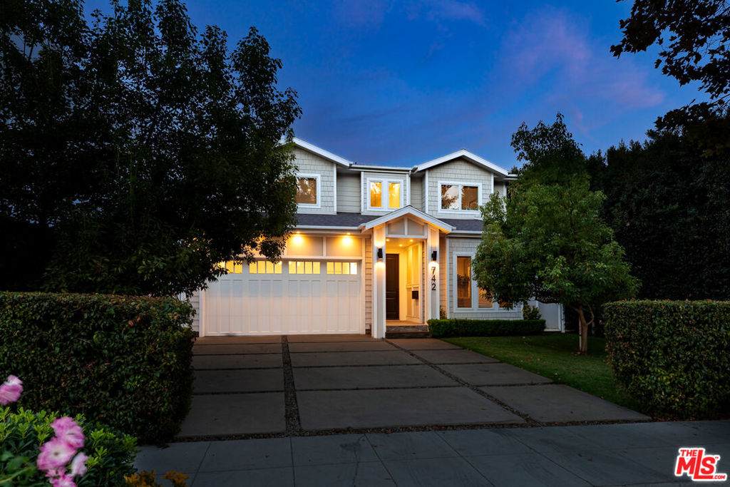 742 Detroit Street - Photo 1