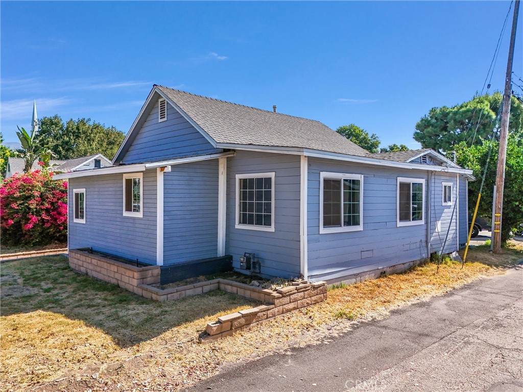 2532 White Avenue - Photo 1