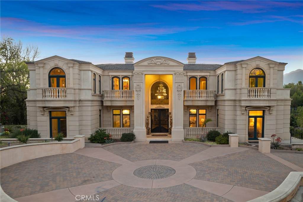 165 Circle Drive - Photo 1