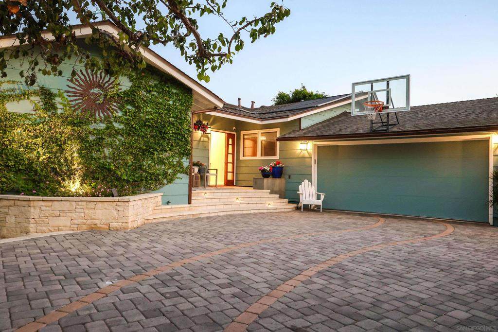 885 Rosecrans St - Photo 1