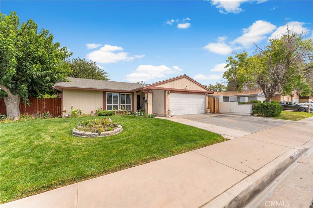 44202 E 4th Street - Photo 1